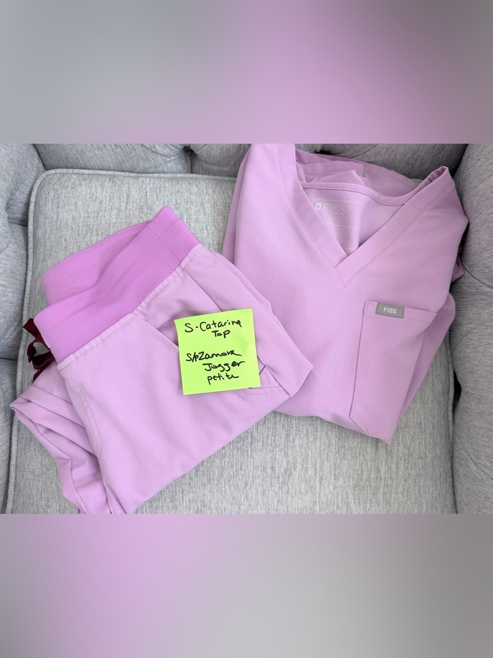 FIGS women’s scrubs. Catarina top -S, Zamora Jogger- SP.